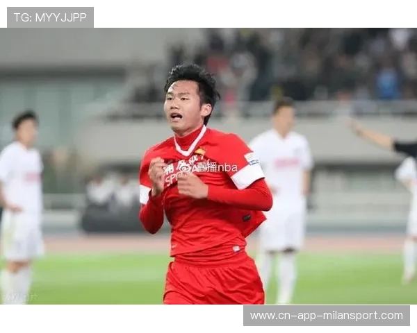 中超赛场中场核心崛起以强大控制力主导节奏成为球队真正指挥官 中超赛场中场核心崛起以强大控制力主导节奏成为球队真正指挥官