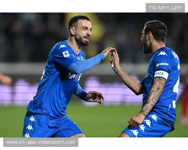 恩波利训练课中卡普托多次完成灵巧转身