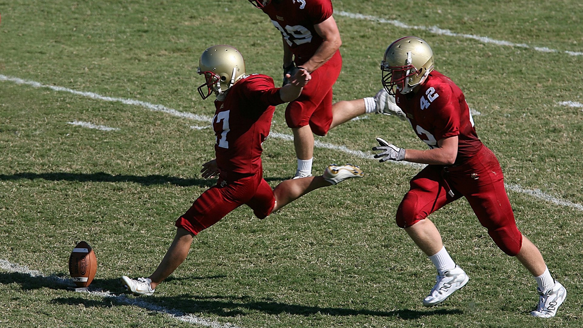 全国城际定向越野赛青少年组吸引众多参赛者，全国定向越野锦标赛