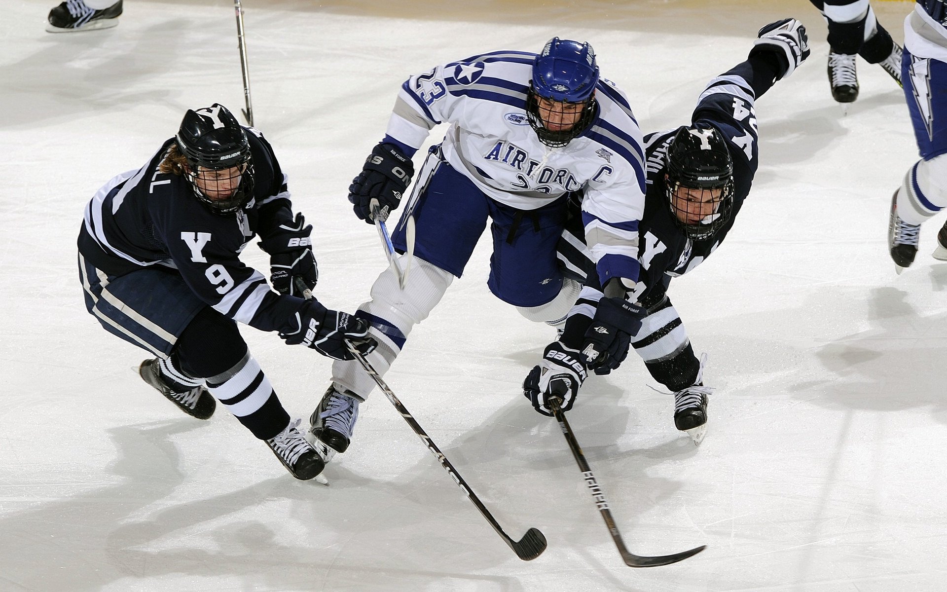 曼联边后卫助攻频繁拉开宽度，曼联史上十大最强边后卫